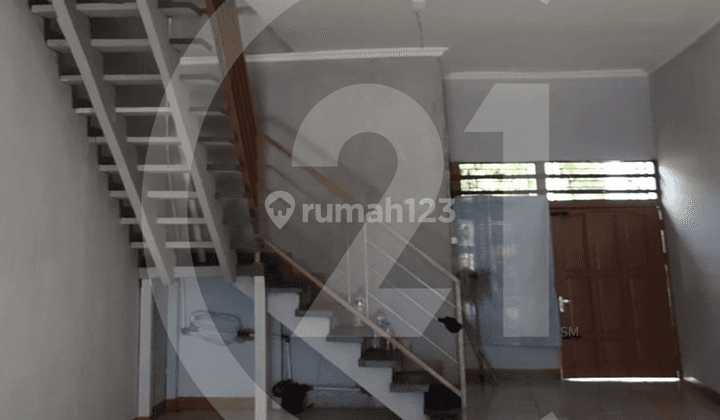 Rumah Dengan Model Ruko di Jalan Perdamaian 2