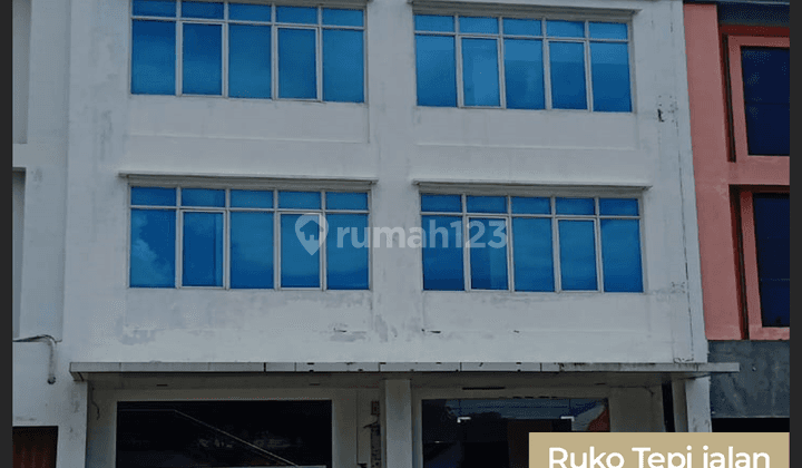 Ruko Dengan Lokasi Strategis di Jalan Sungai Pinyuh 1