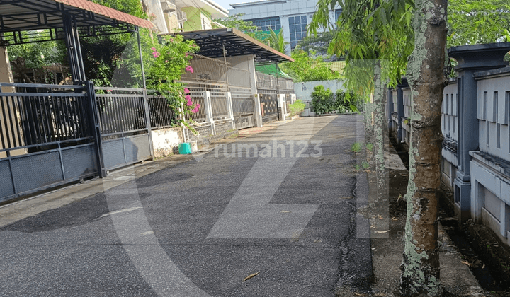 Rumah 2 Tingkat di Jalan Karya Baru 2