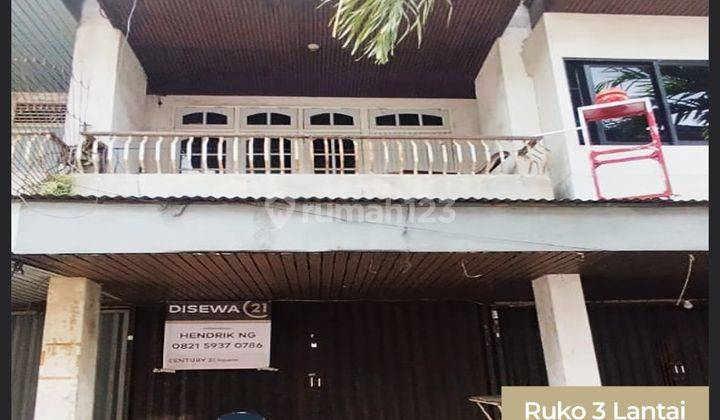 Ruko 3 Lantai Siap Pakai di Jalan Rahadi Usman 1