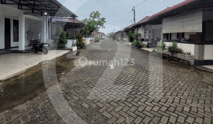 Rumah Siap Huni di Jalan Karya Baru 2