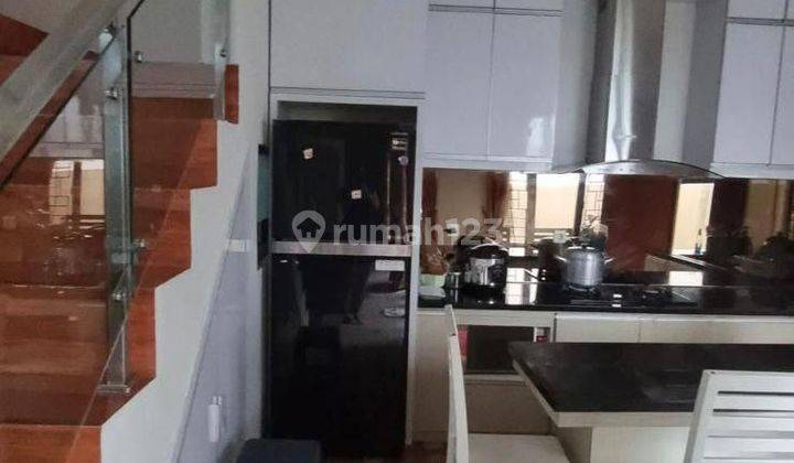 RUMAH DENGAN KOLAM RENANG DI KENCANA LOKA  1