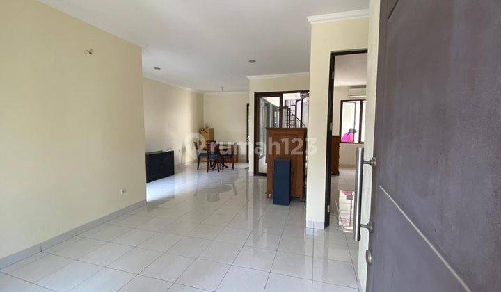 Rumah Sudah Renovasi Semi Furnished SHM di Legenda Wisata, Bogor 2