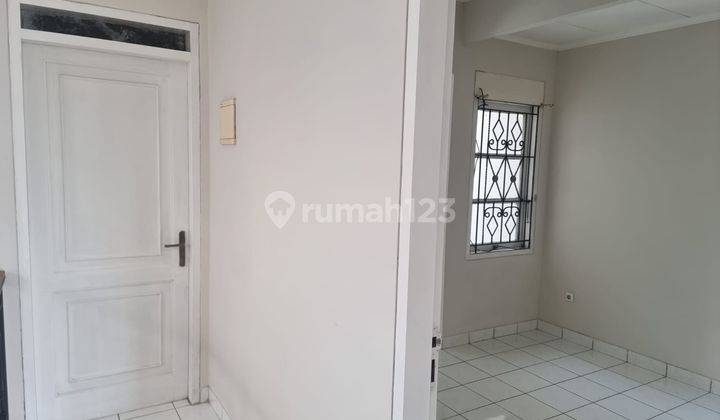 Rumah 2 Lantai Bagus Semi Furnished SHM di Kota Wisata, Jakarta Timur 2