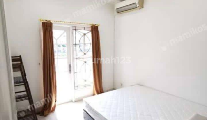 Rumah 2 Lantai Bagus Semi Furnished di Kota Wisata, Jakarta Timur 2