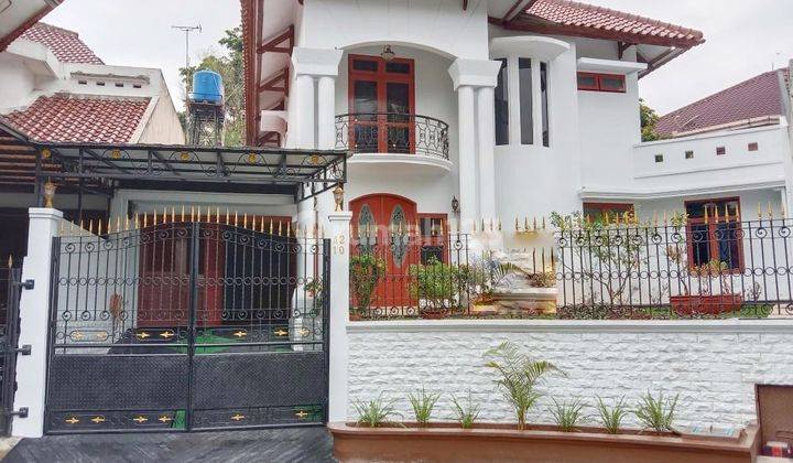 Rumah  mewah Semi Furnished di Raffles Hills, Jakarta Timur 1