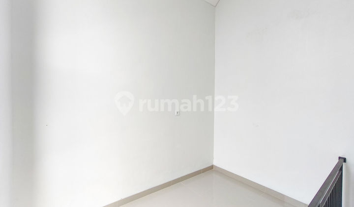 Rumah SHM Hadap Timur 15 menit ke Terminal Pondok Cabe Dibantu KPR J-36640 2
