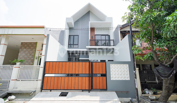 Beautiful East-Facing House 15 Minutes to Summarecon Mall Bekasi J-37600 Beautiful East-Facing House 15 Minutes to Summarecon Mall Bekasi J-37600