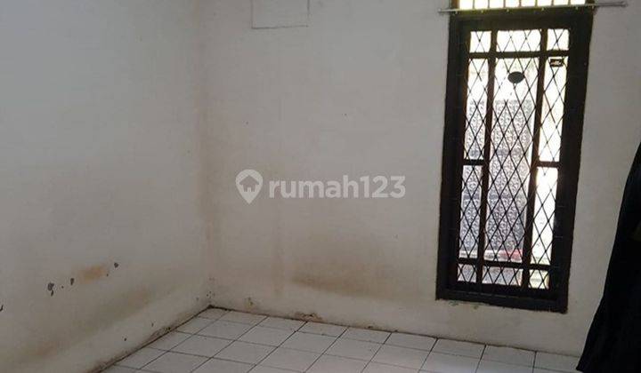 Rumah 2 Lt Strategis 8 Menit ke Stasiun Klender Baru Hadap Timur J28151 2