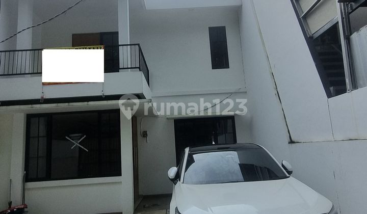 Rumah LT 182 Selangkah ke Trans Studio Mall Cibubur Hadap Selatan J33113