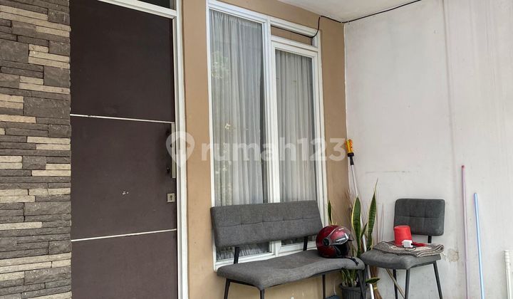 5 minutes to Metropolitan Mall Cibubur, Ready-to-Occupy House with KPR Assistance J-37744