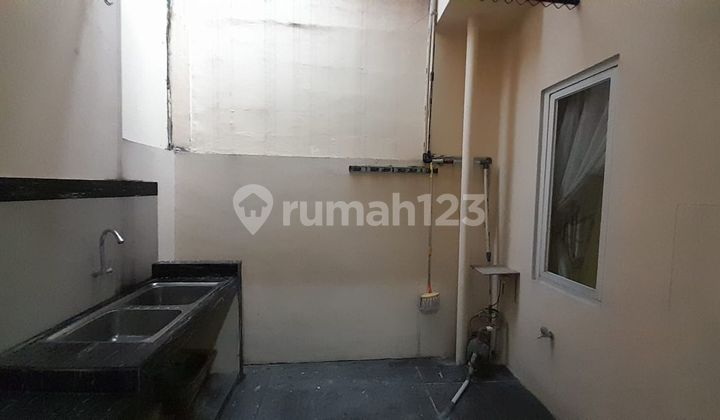 Ready-to-Occupy House 13 Minutes to Depok Terminal 1, North-Facing Land J39386 2