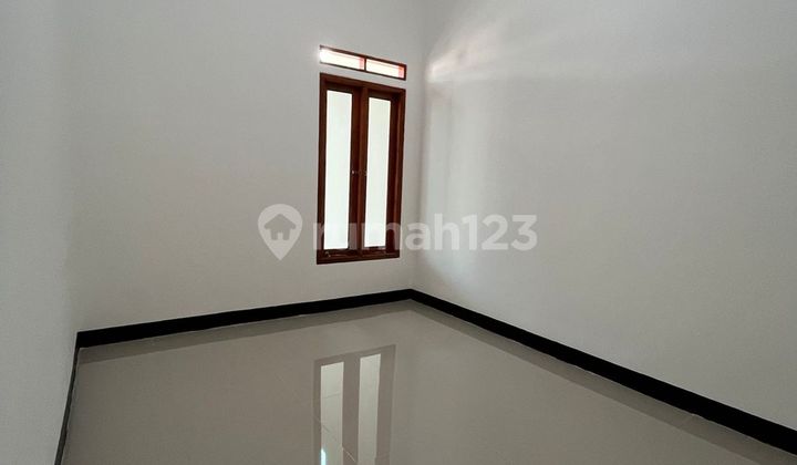Rumah SHM 1 Lantai 4 Menit ke Terminal di Bekasi Bebas Banjir J31594 2