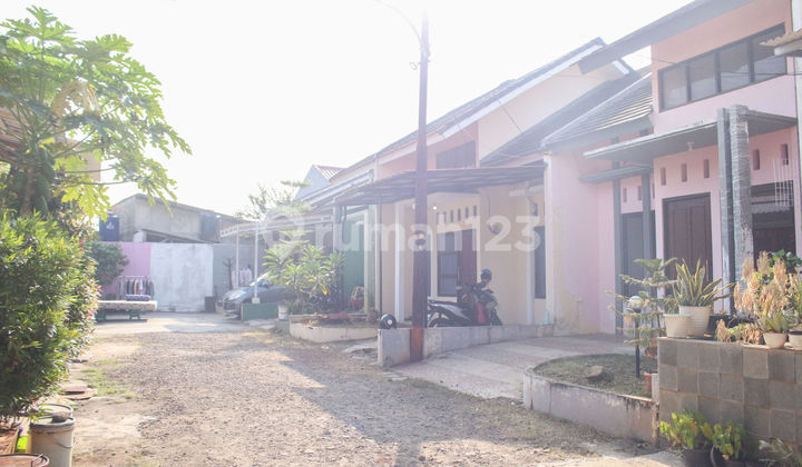 Second-Hand House 2 Bedrooms 7 Minutes to Cimanggis Toll Gate Ready to Occupy J23285