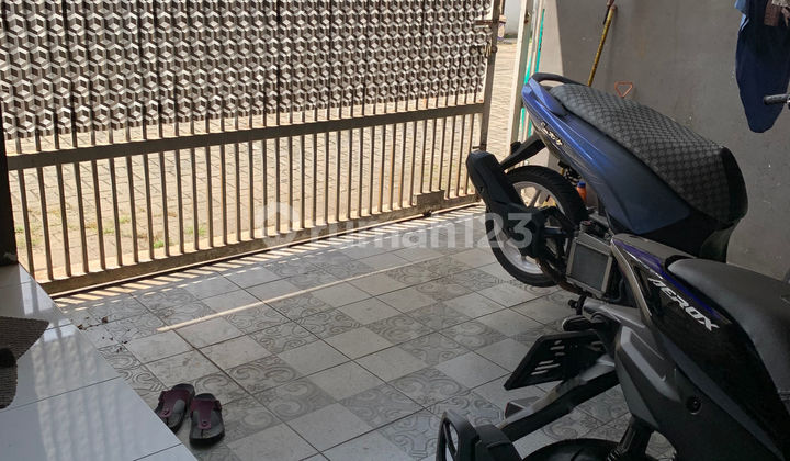 Minimalist 1-Story House 9 Minutes to Ciledug Bus Terminal Flood-Free J33710