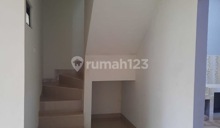 Rumah 2 Lt Strategis 17 Menit ke RSU Hermina Serpong Dibantu KPR J-32607 2