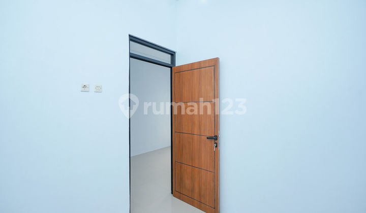 House 16 Minutes to The Park Sawangan SHM Assisted with Mortgage J-37095