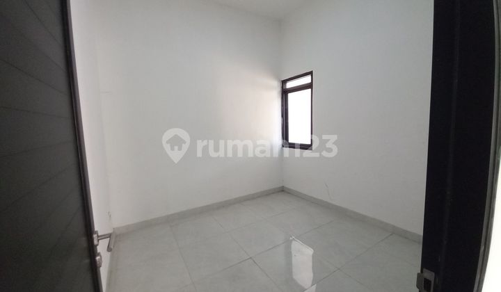 Well-Maintained Second-Hand House in Depok 7 Minutes to State Children's Hospital North Facing J35437 2