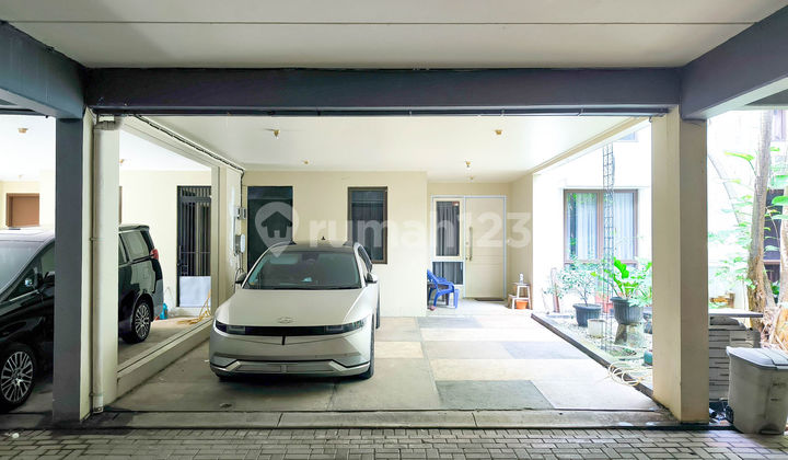 House with 2 Carports, 15 Mins to Rawa Buntu Station, 162 sqm Land Area, North Facing, J28742