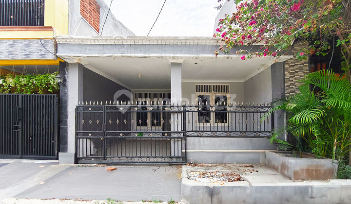 Rumah Terawat LT 78 Dekat Summarecon Mall Bekasi Bebas Banjir J35495