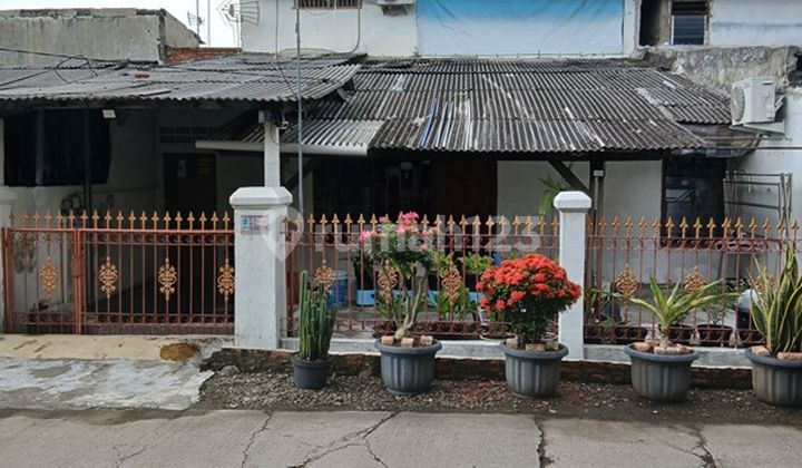 Land Area 128 m² with SHM 5 Minutes to Metropolitan Mall Bekasi Assisted by KPR J-33617 Land Area 128 m² with SHM 5 Minutes to Metropolitan Mall Bekasi Assisted by KPR J-33617