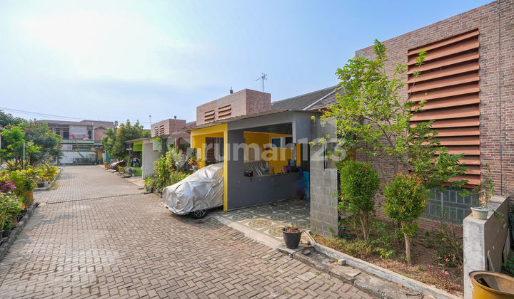 Rumah 9 menit ke Living World Grand Wisata Bekasi Hadap Selatan J-14014 2