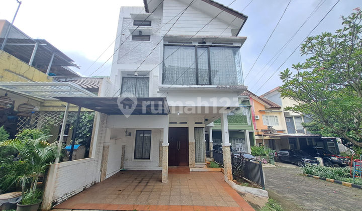 Rumah Hook 8 Menit ke Cinere Bellevue Mall LT 127 Hadap Timur J39713