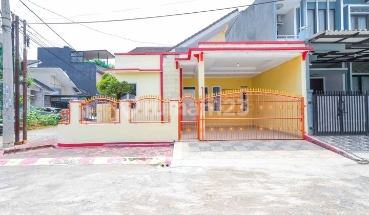 Rumah Luas 3 Kamar 5 Menit ke Stasiun Depok LT 177 Hadap Timur J36237