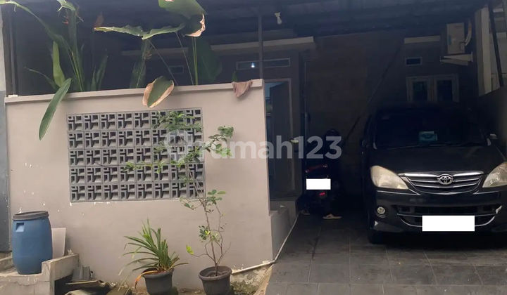 Rumah 10 Menit ke RS Permata Depok Hadap Selatan Dibantu KPR J-38125 1