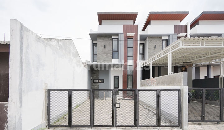 SHM 2-Story House Ready to Occupy 17 Minutes to Mall Cipinang Indah Ready for Mortgage J-37827