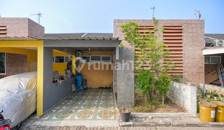 Rumah 9 menit ke Living World Grand Wisata Bekasi Hadap Selatan J-14014
