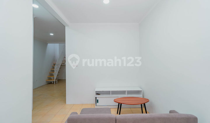Rumah 2 Lt Luas 7 menit ke Mall Ciputra Cibubur Sudah Renov Dibantu KPR J24297 2