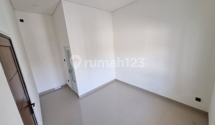 House 9 Minutes to Lippo Plaza Keboen Raya Assisted by Mortgage J-33744 2