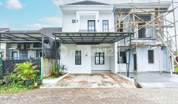2-Story House Strategically Located 15 Minutes to Paradise Walk Mall Serpong J-32589