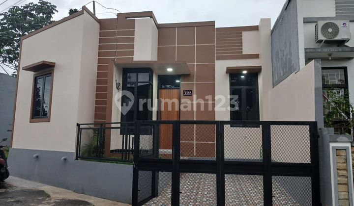 Modern Minimalist House 15 Minutes to Cibinong Terminal Ready for Mortgage J37040 1