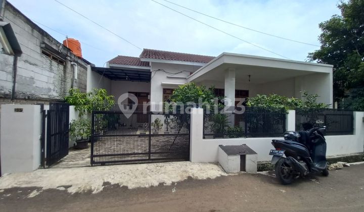 Spacious Land House 7 Minutes to Sawangan Terminal 3 Bedrooms Eligible for Mortgage J27185