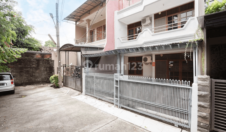 Perumahan Kembangan Baru Rumah 2 Lantai Sudah Renovasi SHM 30