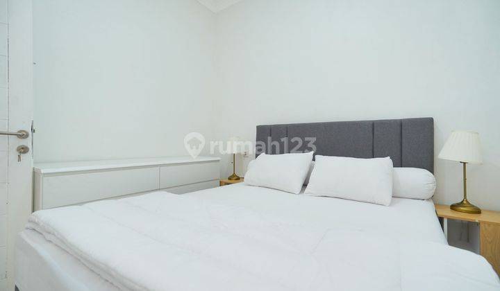 Rumah Ready Furnished dekat Mall di BSD Harga Nego Gratis Renov J18799 2