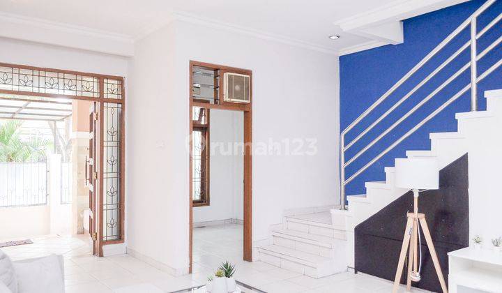 Rumah 2 Lt Sudah Renov dekat Ciputra Cibubur di Bogor Semi Furnished J25217 2