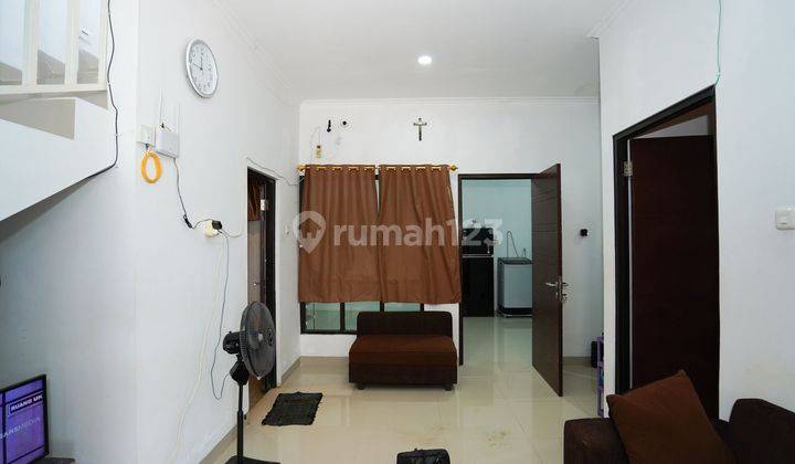 Rumah 8 Menit ke Pamulang Square Carport Luas 2 Lt Dibantu KPR J24358 2