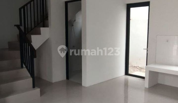 South Facing House LT 113 Ready to Occupy 8 Minutes to Daan Mogot Mall J-37793