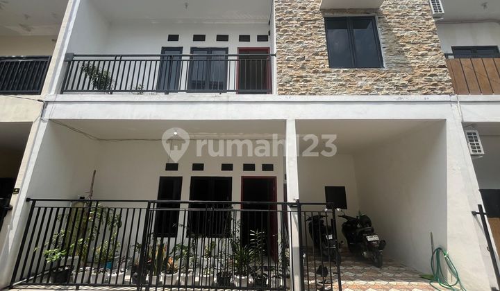 Rumah 2 Lt SHM 9 Menit ke Gerbang Tol Pondok Kelapa J-39748
