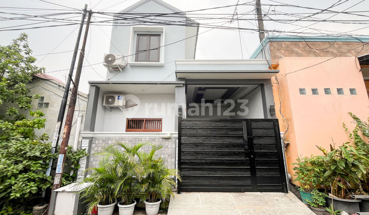 Strategic House 10 Minutes to Taman Harapan Baru Hospital, East-Facing J38657