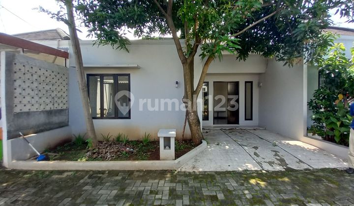 Asri Well-Maintained House 13 Minutes to Permata Hospital Depok SHM Ready to Occupy J31771 Asri Well-Maintained House 13 Minutes to Permata Hospital Depok SHM Ready to Occupy J31771