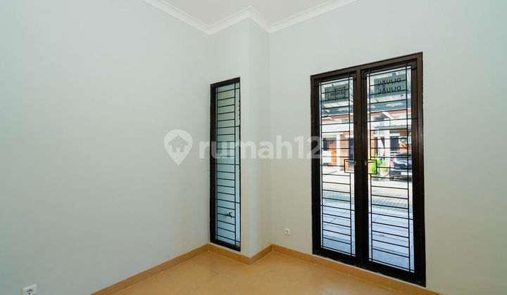 Rumah 2 KT Baru Renov 15 Menit ke RSIA Vitalaya Hadap Utara J23547 2