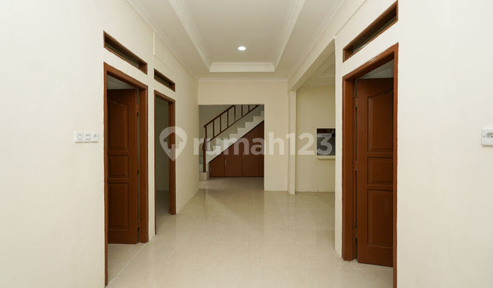 Rumah 3 Kamar 10 Menit ke Plaza Taman Harapan Baru Siap Huni J39909 2