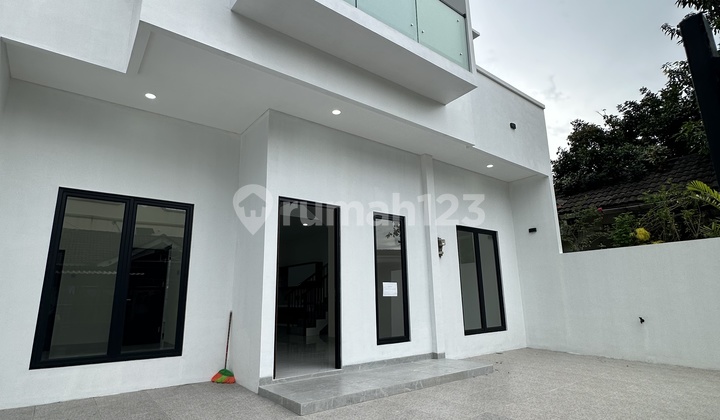 Dijual Rumah Baru Modern Classic Kencana Loka Bsd City 2