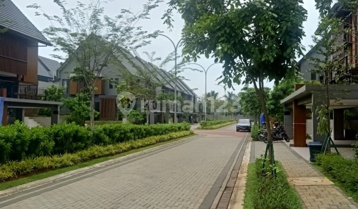 For sale nice beautiful house in Greenwich BSD City. 2