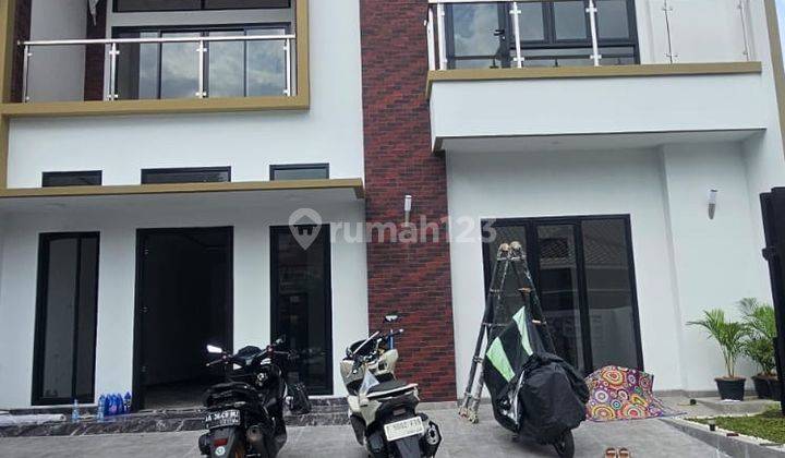 Dijual Rumah Besar Bagus Baru Kencana Loka Bsd City 2