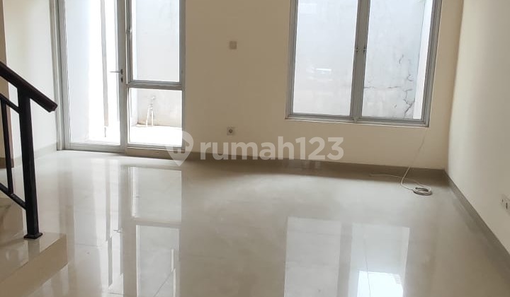 Very cheap for sale, 2-story house in Bohemia cluster, Gading Serpong. Very cheap for sale, 2-story house in Bohemia cluster, Gading Serpong.